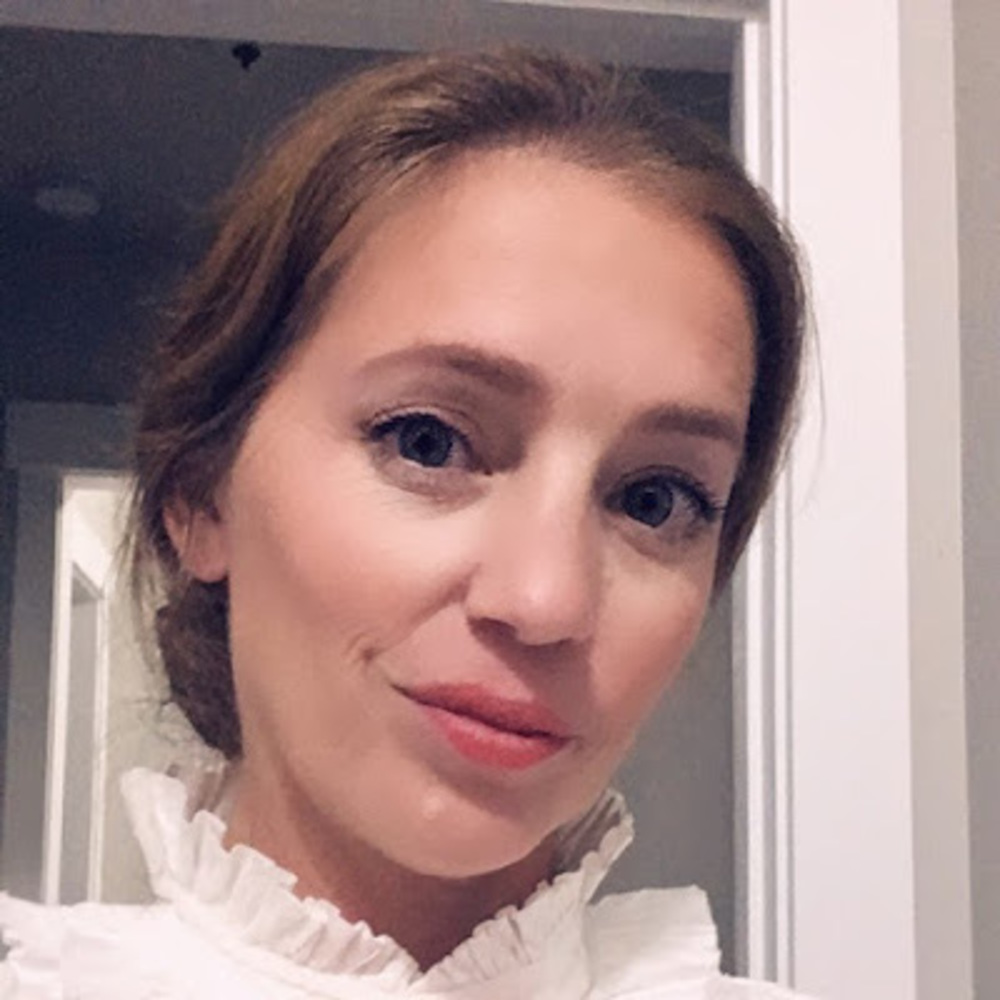 Meet your Posher, Cassandra